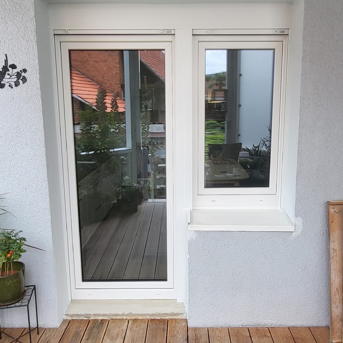 Balkontür und Fenster von außen